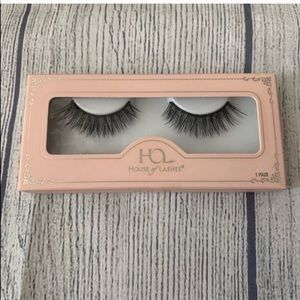 House of Lashes Demure Lite